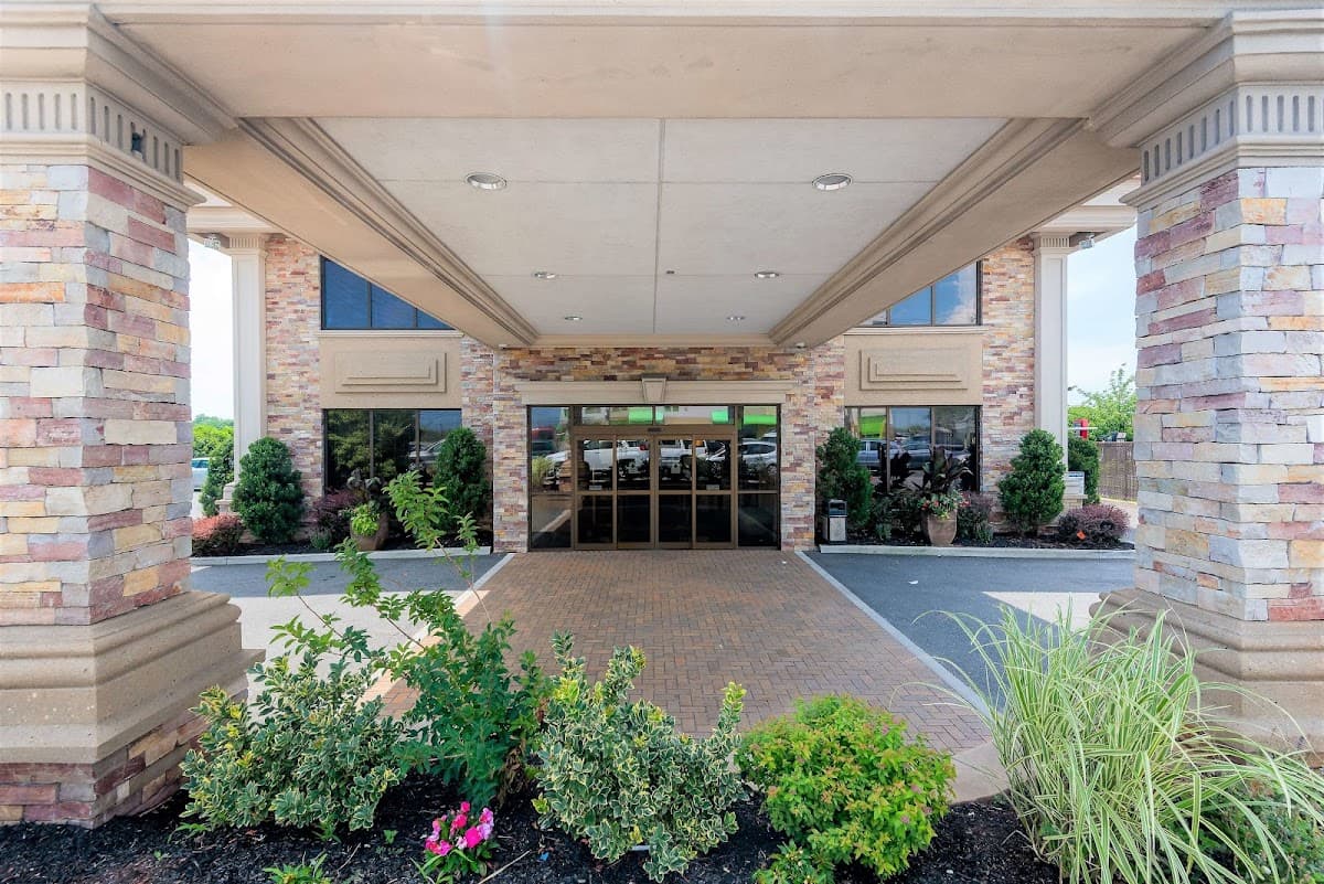 Five Towns Inn - Airport shuttle hotel near LGA