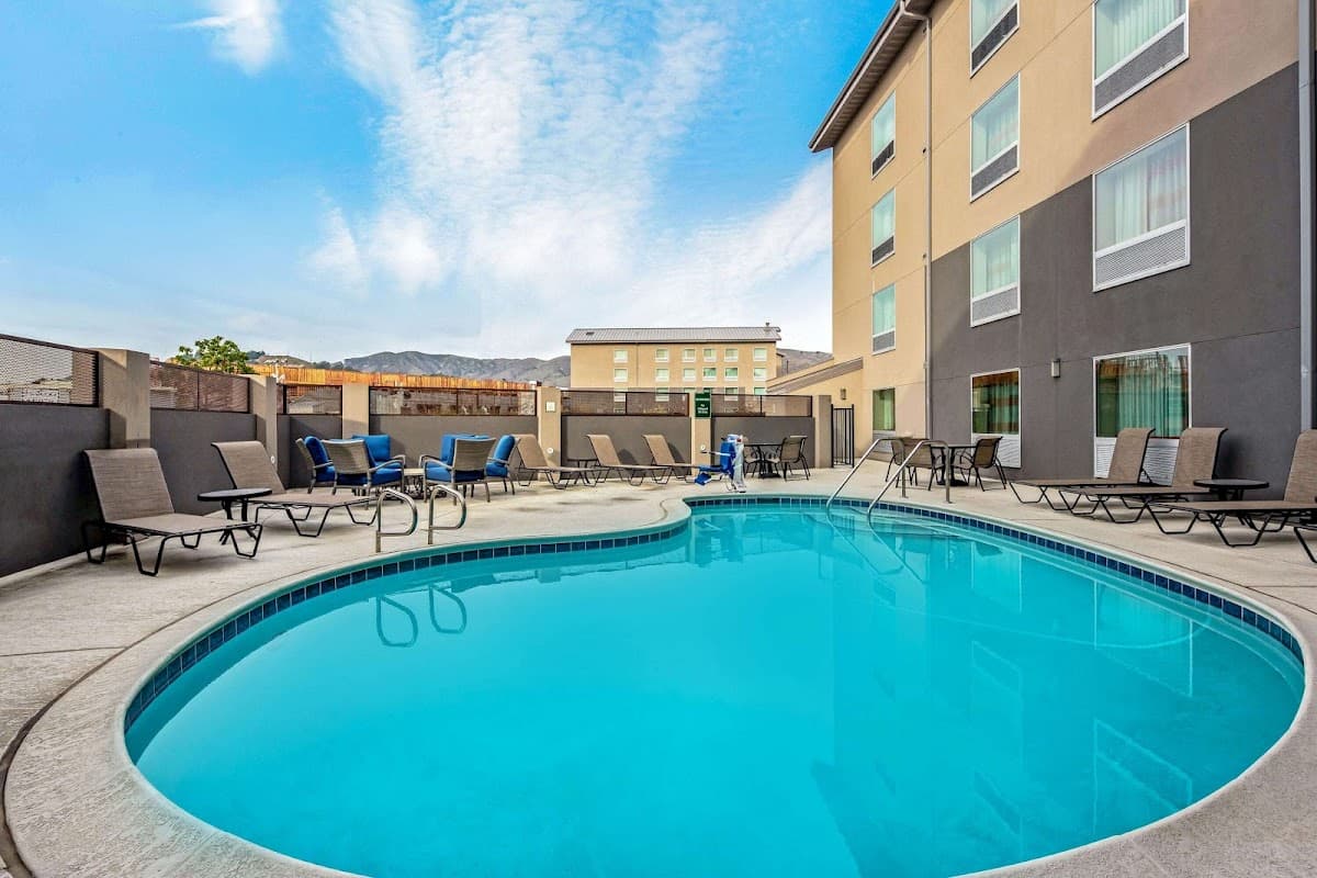 La Quinta Inn & Suites by Wyndham San Francisco Airport N - Airport shuttle hotel near SFO