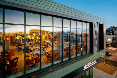 The Alexander - Airport shuttle hotel near IND