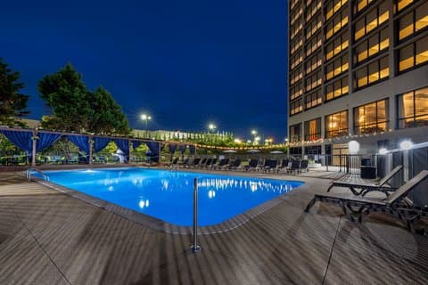Delta Hotels Nashville Airport - Airport shuttle hotel near BNA