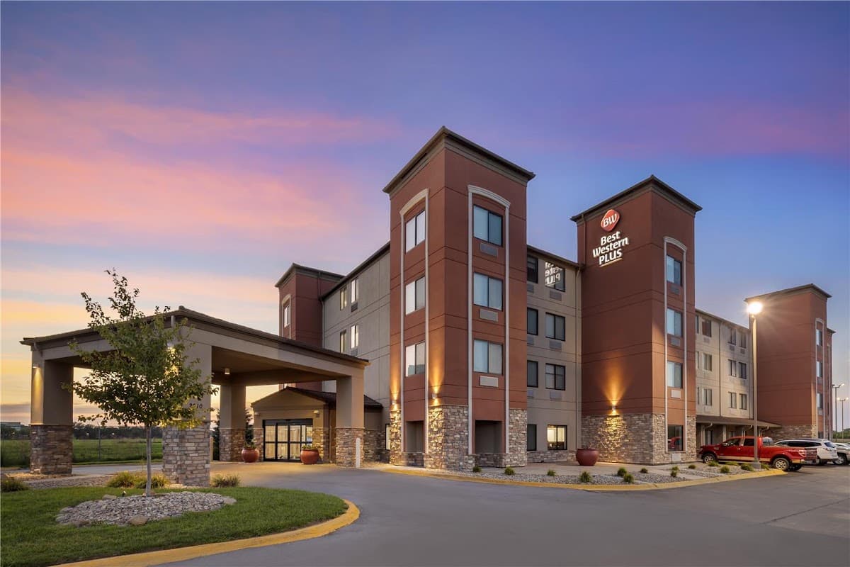 Best Western Plus Omaha Airport Inn - Airport shuttle hotel near OMA