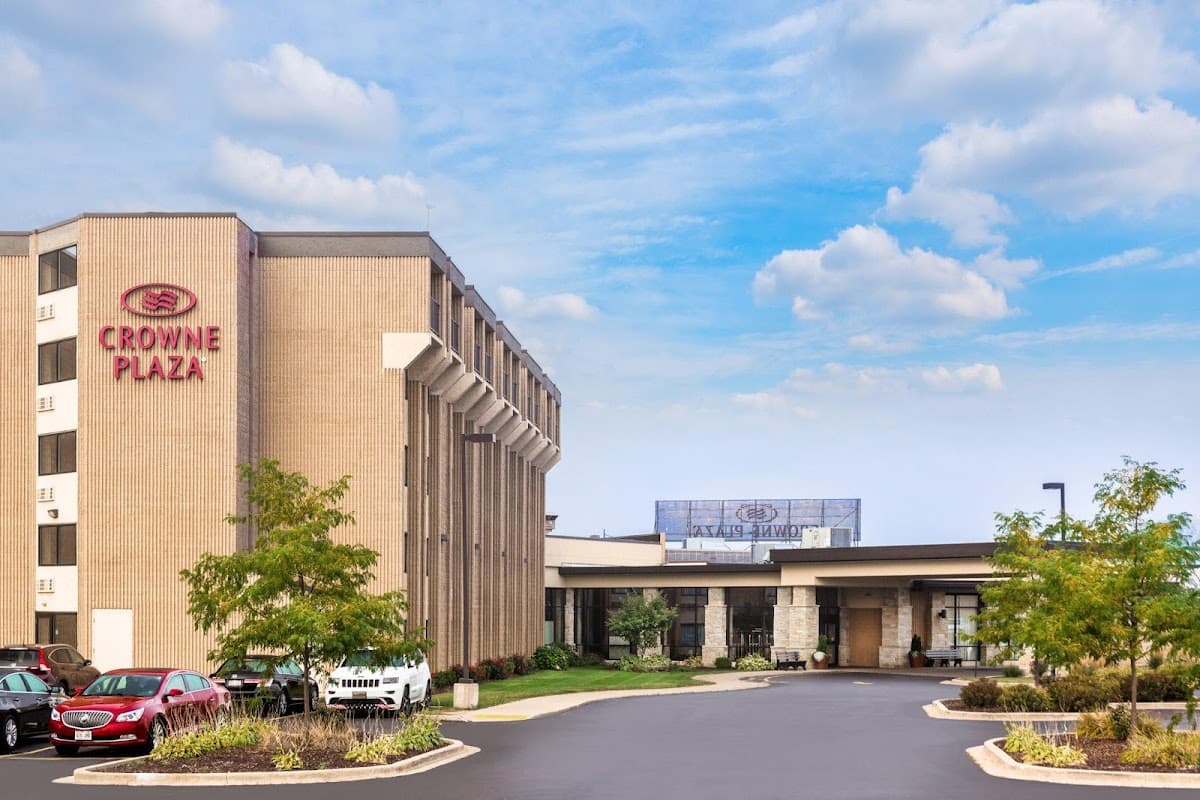 Crowne Plaza Milwaukee Airport by IHG - Airport shuttle hotel near MKE