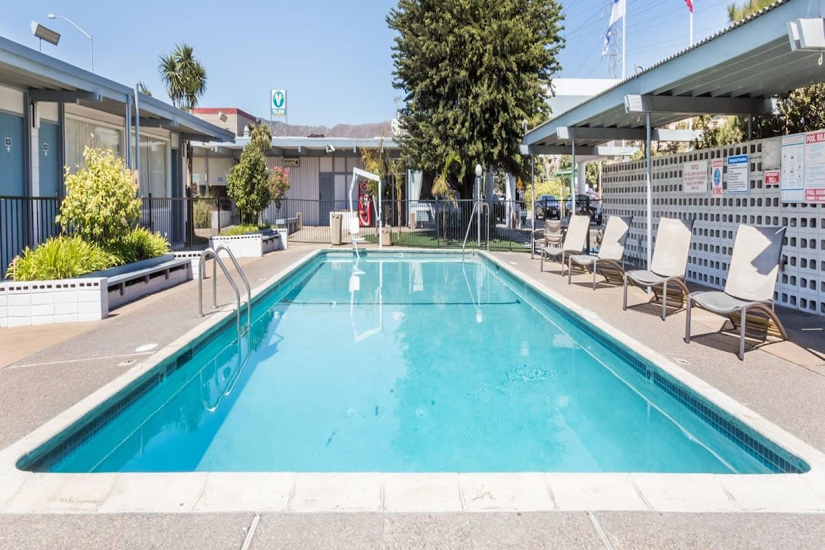 Travelodge by Wyndham San Francisco Airport North - Airport shuttle hotel near SFO