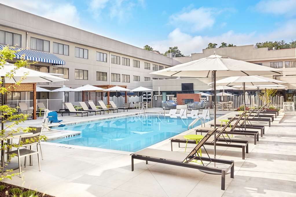 DoubleTree Suites by Hilton Hotel Nashville Airport - Airport shuttle hotel near BNA