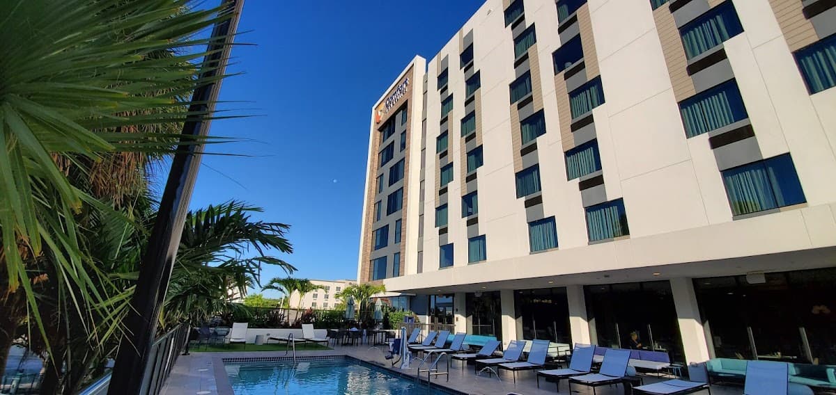 Comfort Inn & Suites Miami International Airport - Airport shuttle hotel near MIA