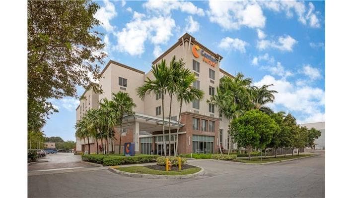 Comfort Suites Miami Airport North - Airport shuttle hotel near MIA
