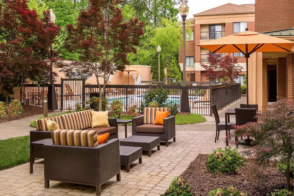 Sonesta Select Durham Research Triangle Park - Airport shuttle hotel near RDU