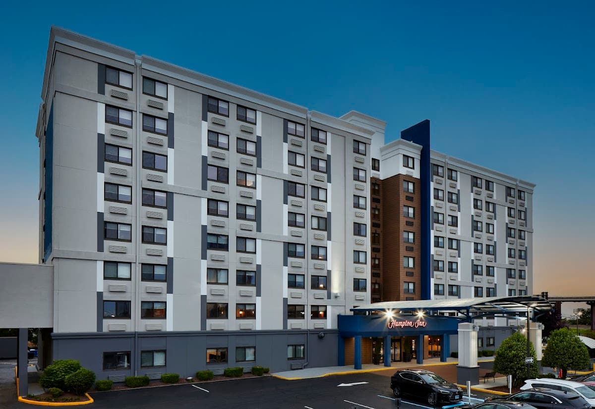 Hampton Inn Newark Airport - Airport shuttle hotel near EWR