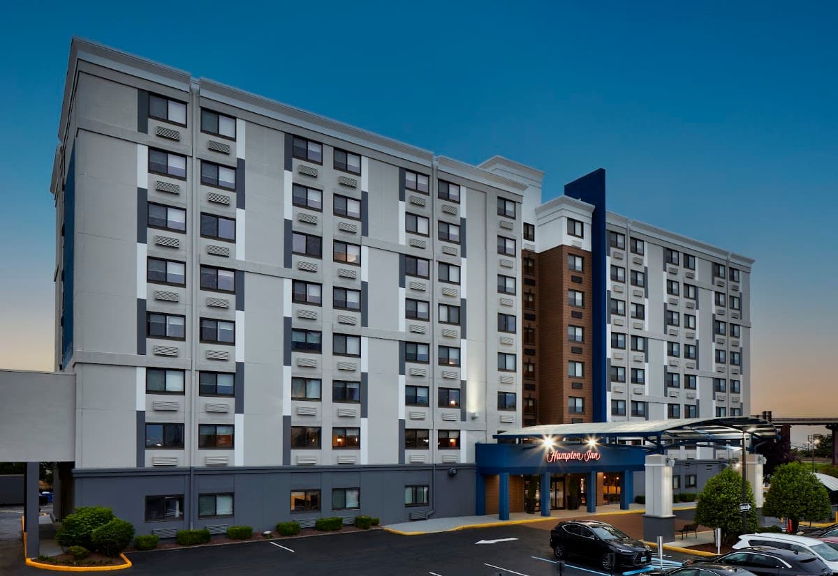 Hampton Inn Newark Airport - Airport shuttle hotel near EWR