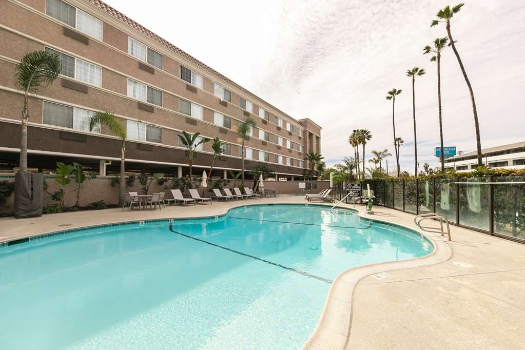 Best Western Inn & Suites San Diego – Zoo/SeaWorld Area - Airport shuttle hotel near SAN