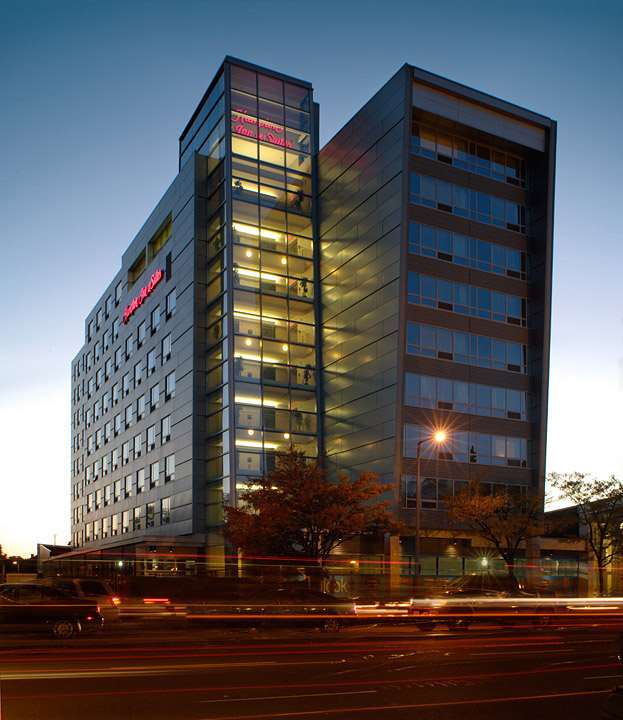 Hampton Inn & Suites Boston Crosstown Center - Airport shuttle hotel near BOS