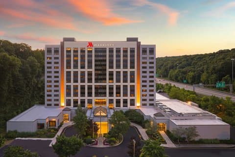 Pittsburgh Airport Marriott - Airport shuttle hotel near PIT