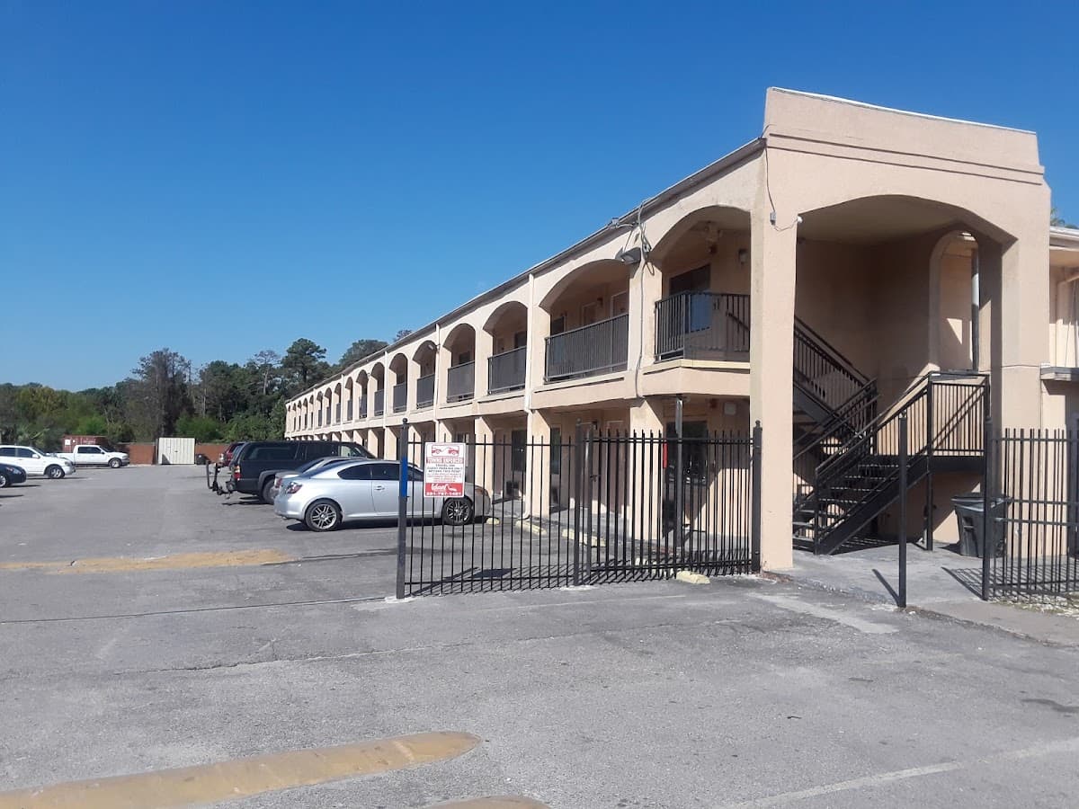 Travel Inn and Suites - Airport shuttle hotel near IAH