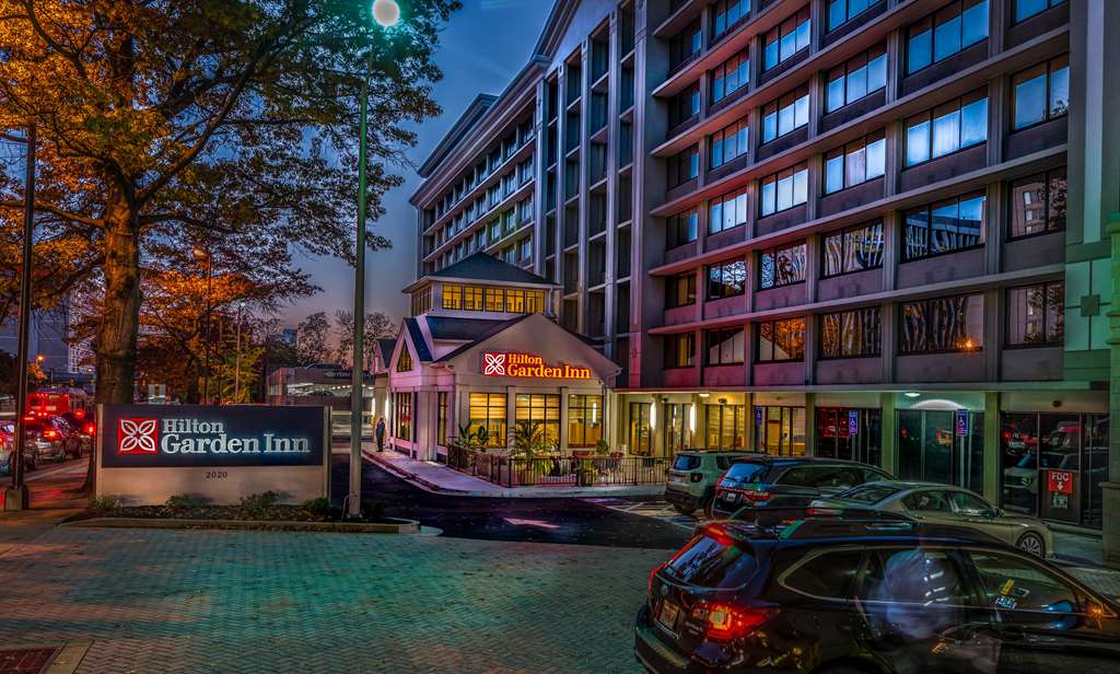 Hilton Garden Inn Reagan National Airport - Airport shuttle hotel near DCA
