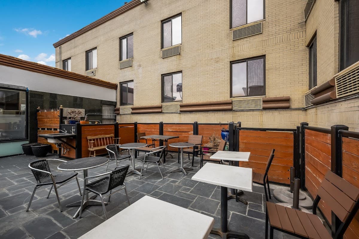 Quality Inn JFK Airport Rockaway Blvd - Airport shuttle hotel near LGA