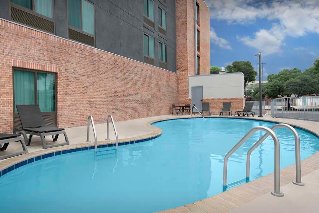 Spark by Hilton San Antonio Airport - Airport shuttle hotel near SAT
