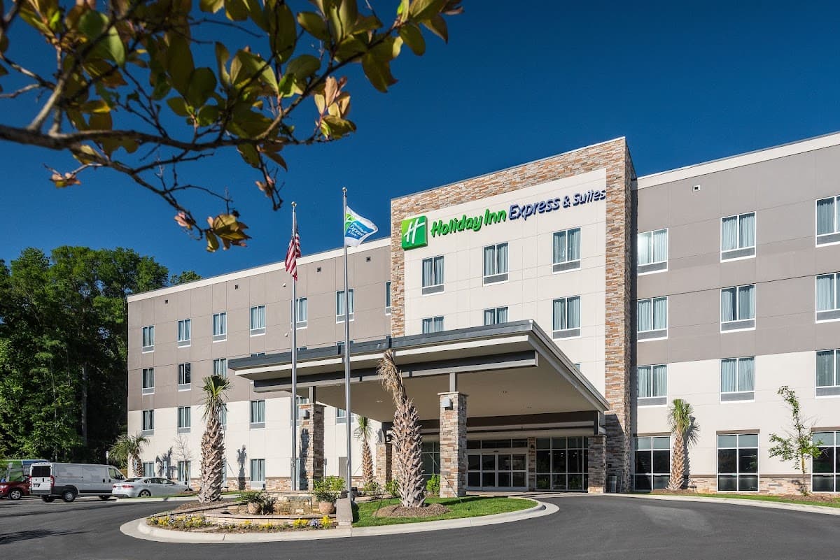 Holiday Inn Express & Suites Charlotte Airport by IHG - Airport shuttle hotel near CLT