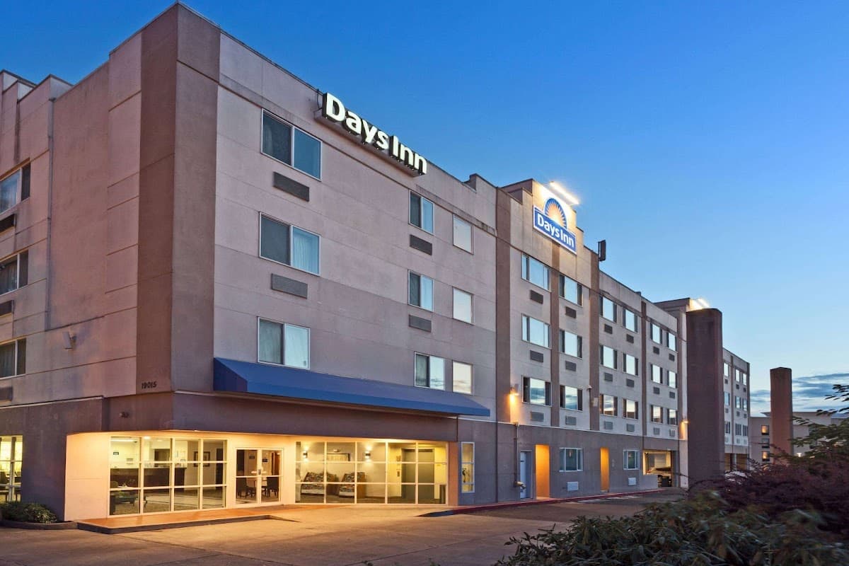 Days Inn by Wyndham Seatac Airport - Airport shuttle hotel near SEA