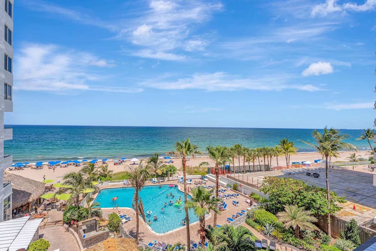 Ocean Manor Beach Resort - Airport shuttle hotel near FLL