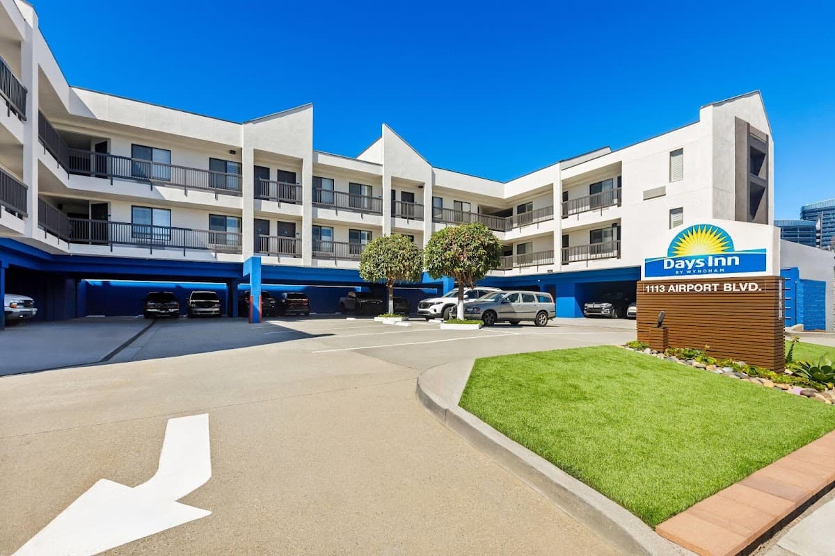 Days Inn by Wyndham San Francisco S/Oyster Point Airport - Airport shuttle hotel near SFO
