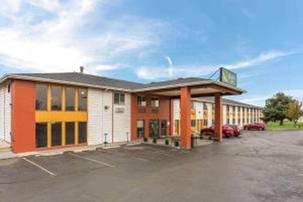 Urban Inn & Suites - Airport shuttle hotel near BOI