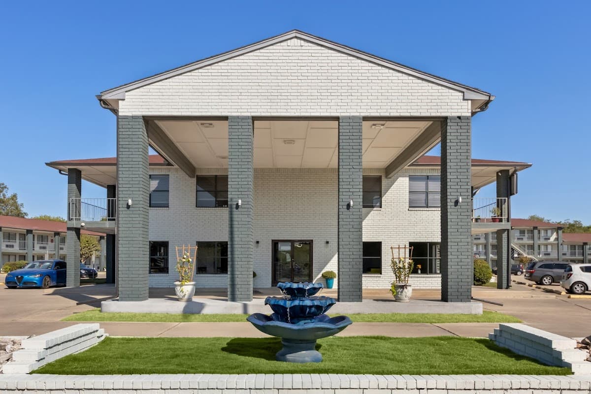 HomeTowne Studios San Antonio E - Frost Bank Center - Airport shuttle hotel near SAT