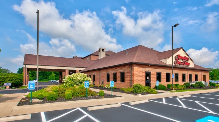 Hampton Inn & Suites Cleveland-Airport/Middleburg Heights - Airport shuttle hotel near CLE