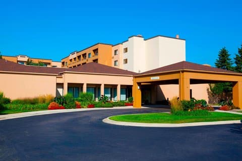 Courtyard by Marriott Chicago O'Hare - Airport shuttle hotel near ORD