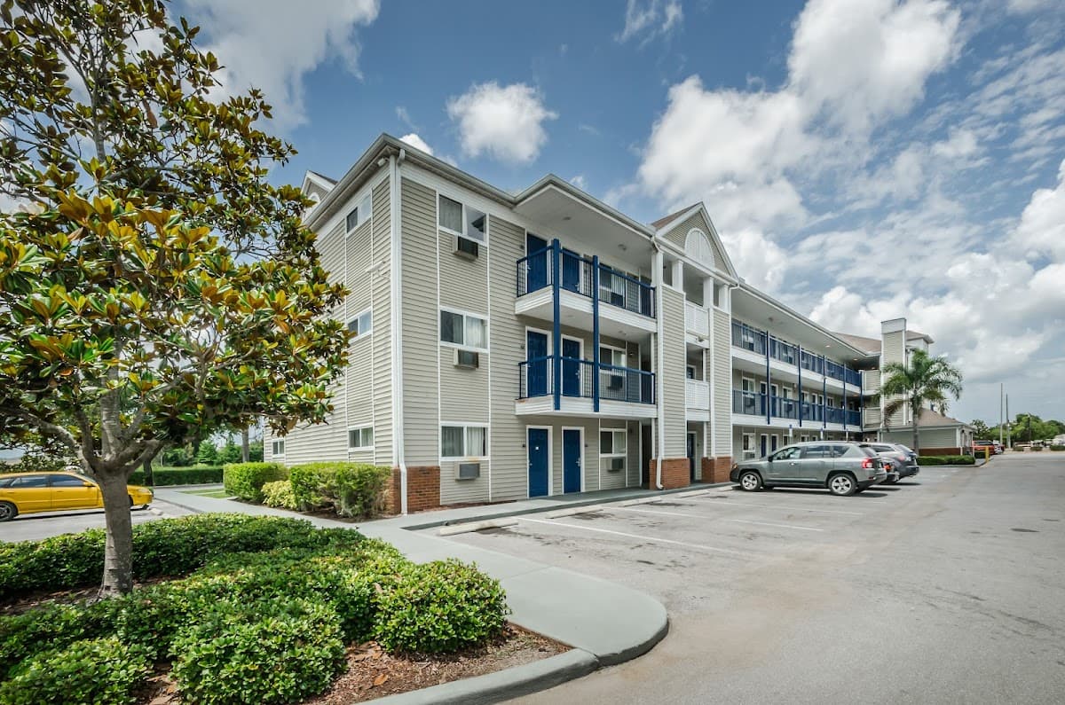 Tampa Bay Extended Stay Hotel - Airport shuttle hotel near TPA