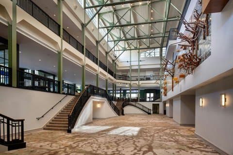 Sheraton Grand Sacramento Hotel - Airport shuttle hotel near SMF