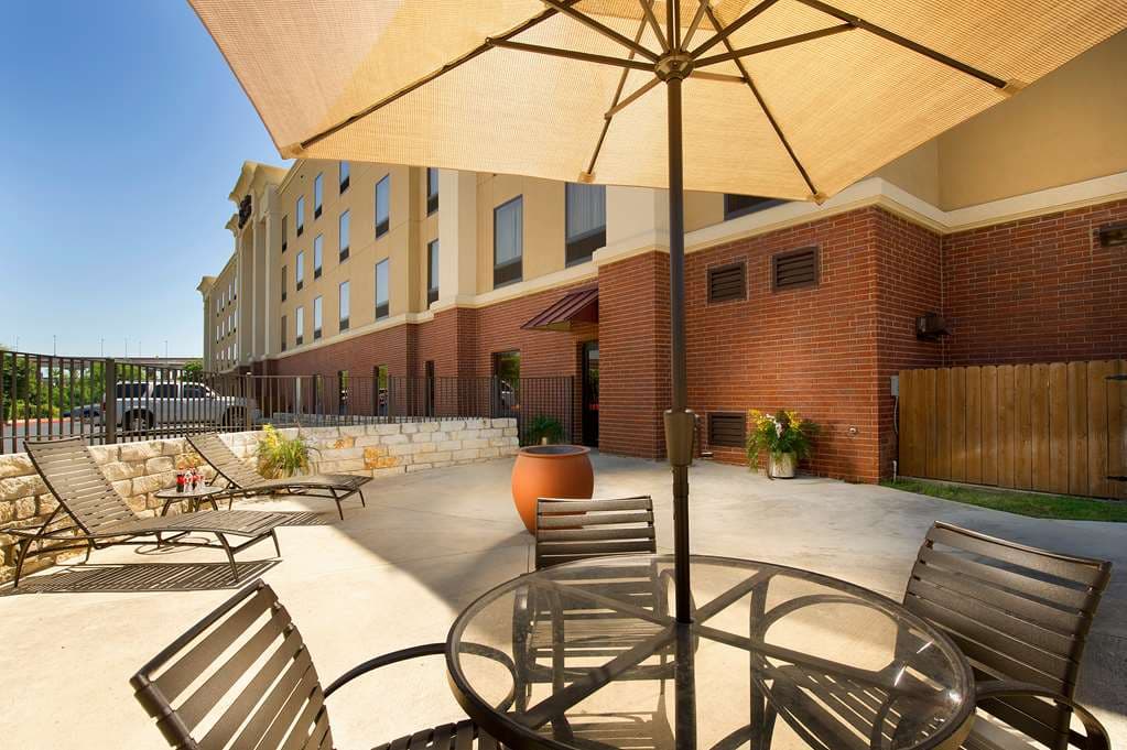 Hampton Inn & Suites San Antonio-Airport - Airport shuttle hotel near SAT