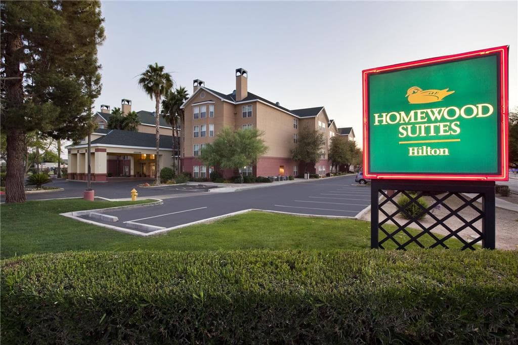 Homewood Suites by Hilton Phoenix-Biltmore - Airport shuttle hotel near PHX