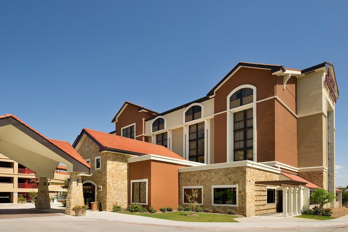 Drury Plaza Hotel San Antonio Airport - Airport shuttle hotel near SAT