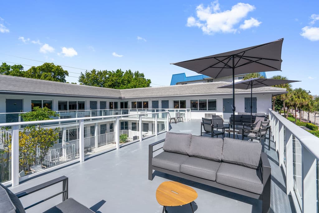The Garden Hotel & Resort - Airport shuttle hotel near FLL