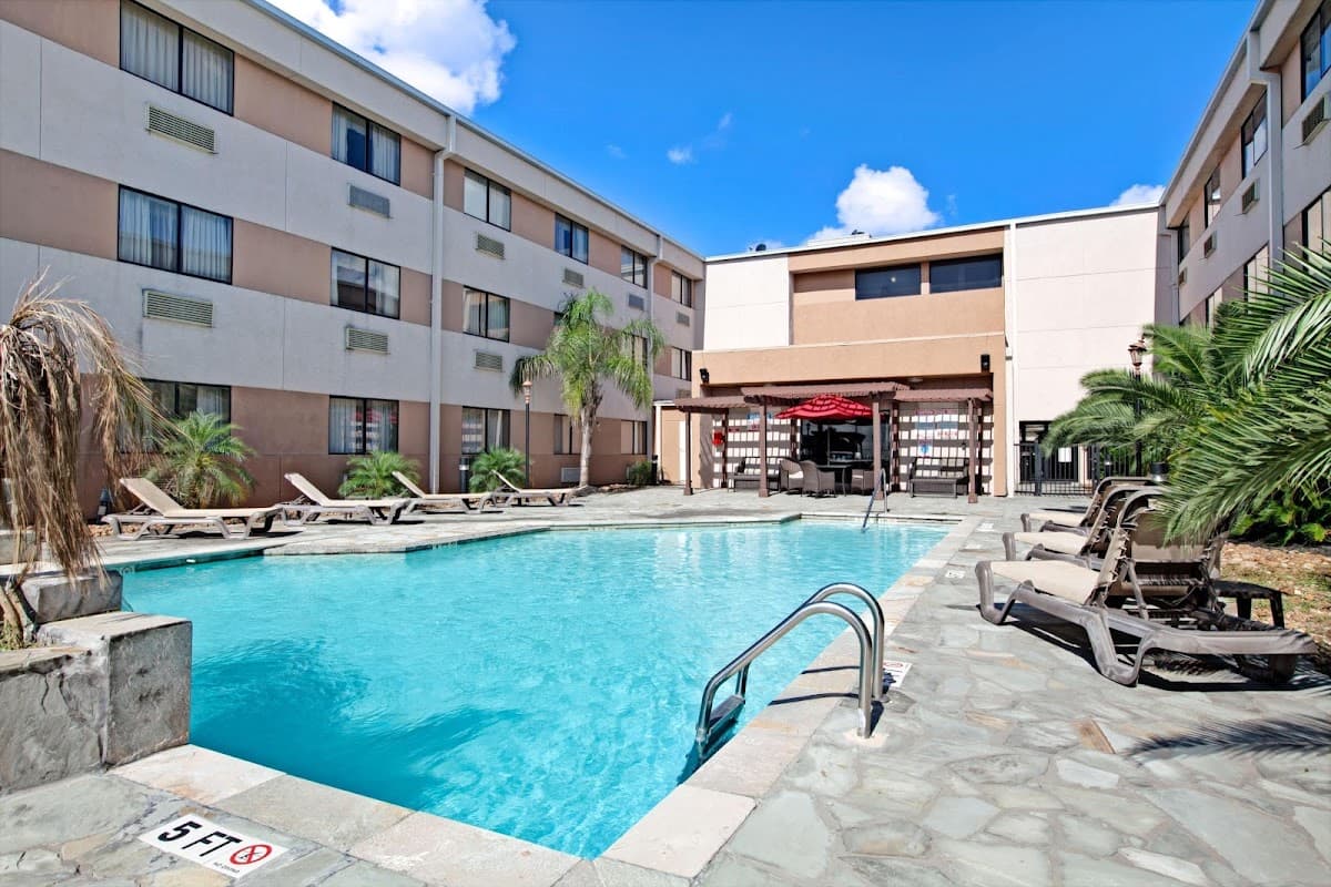 Ramada by Wyndham Houston Intercontinental Airport South - Airport shuttle hotel near IAH