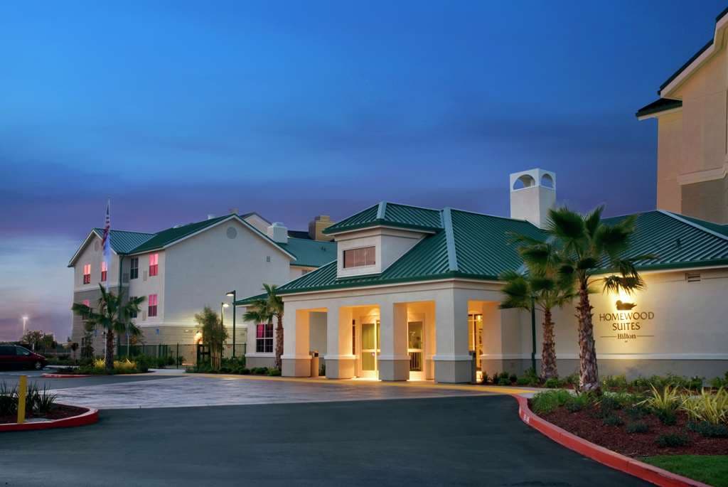 Homewood Suites by Hilton Sacramento Airport-Natomas - Airport shuttle hotel near SMF