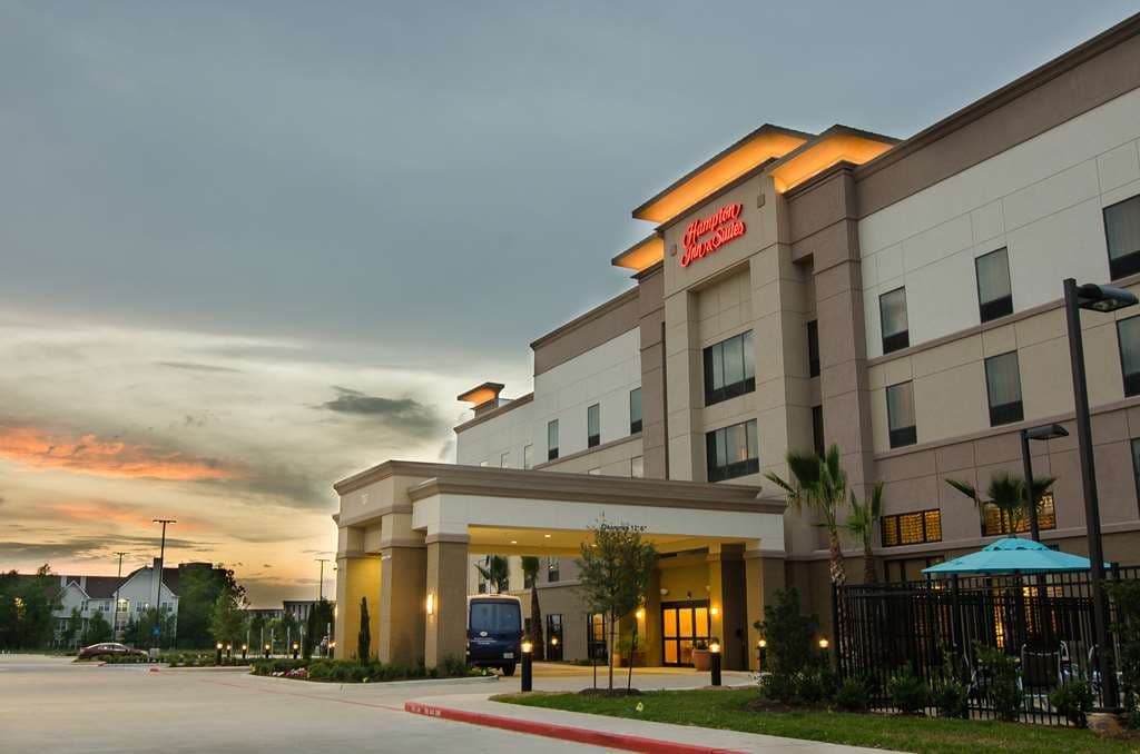 Hampton Inn & Suites by Hilton Houston North IAH - Airport shuttle hotel near IAH