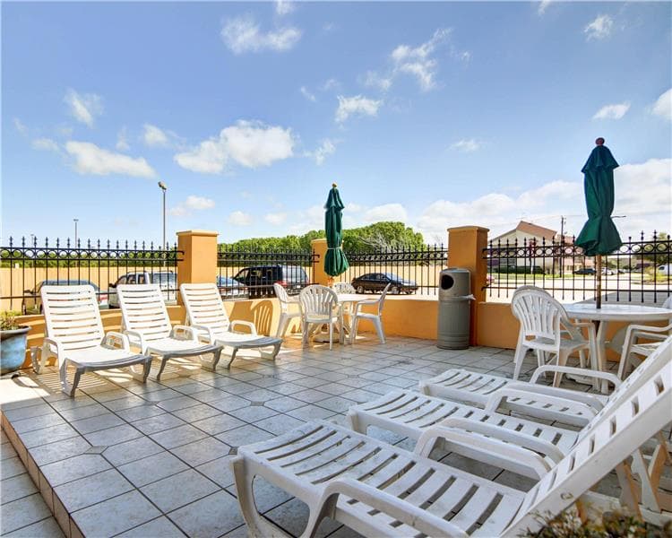 Quality Inn DFW Airport North - Airport shuttle hotel near DFW