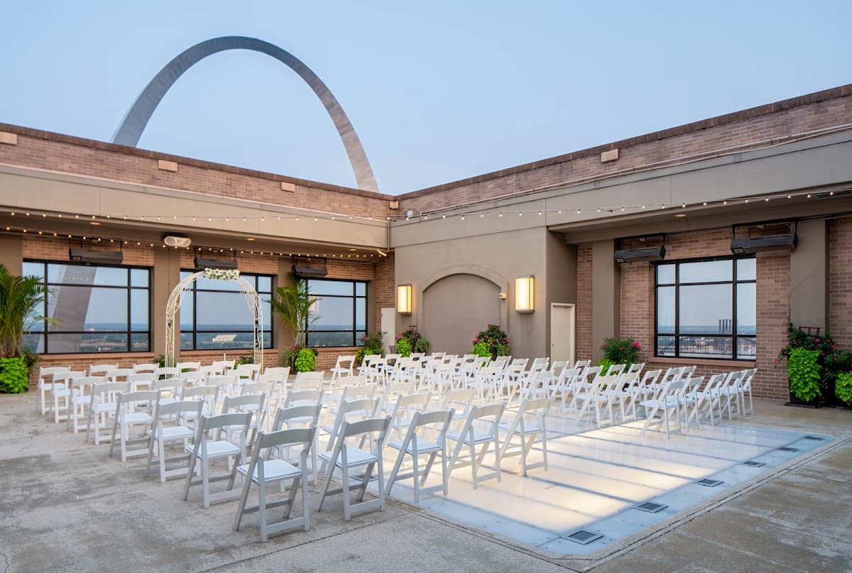 Hyatt Regency St. Louis at The Arch - Airport shuttle hotel near STL