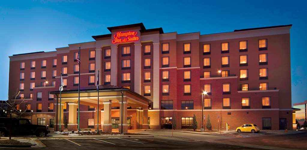 Hampton Inn & Suites Denver/Airport-Gateway Park - Airport shuttle hotel near DEN