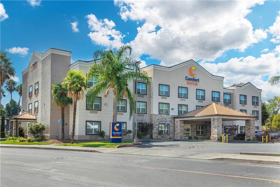 Comfort Suites Downtown Sacramento - Airport shuttle hotel near SMF