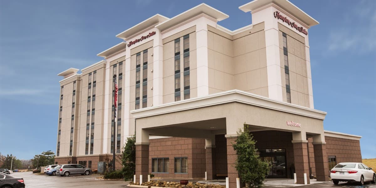 Hampton Inn & Suites Nashville-Airport - Airport shuttle hotel near BNA