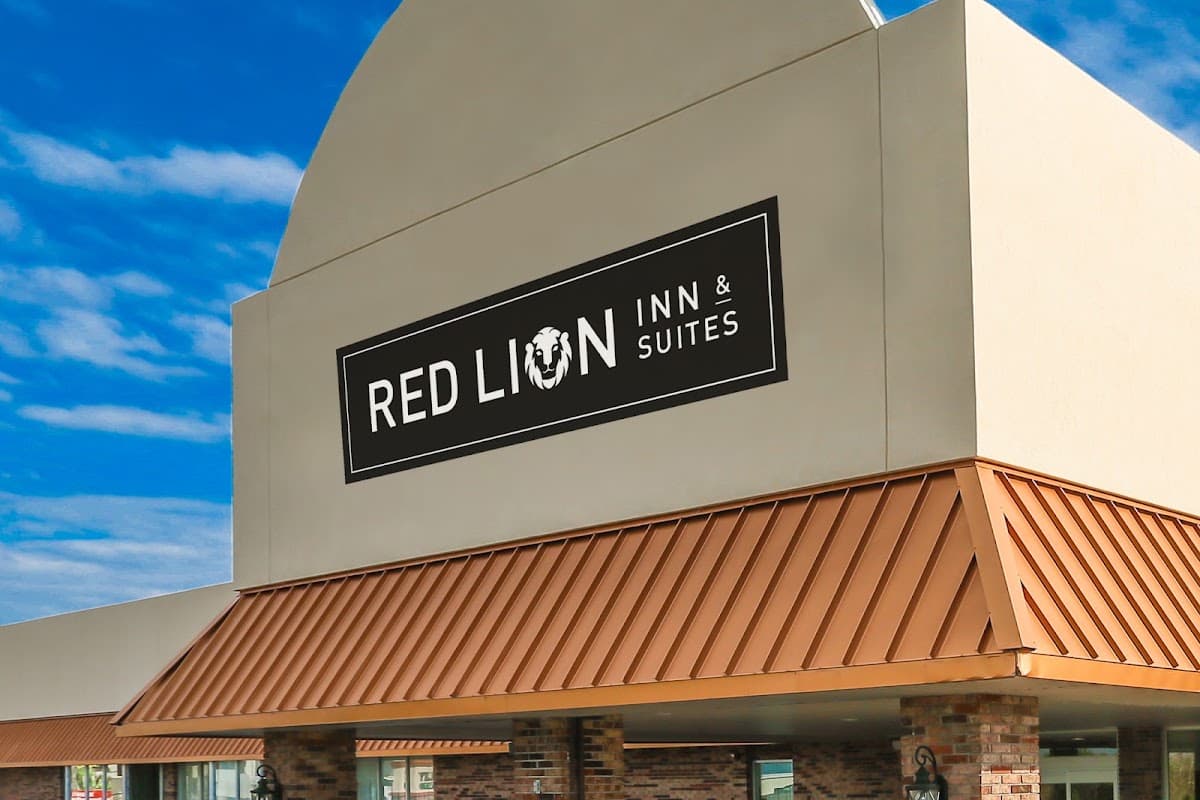Red Lion Inn & Suites Houston IAH Airport - Airport shuttle hotel near IAH