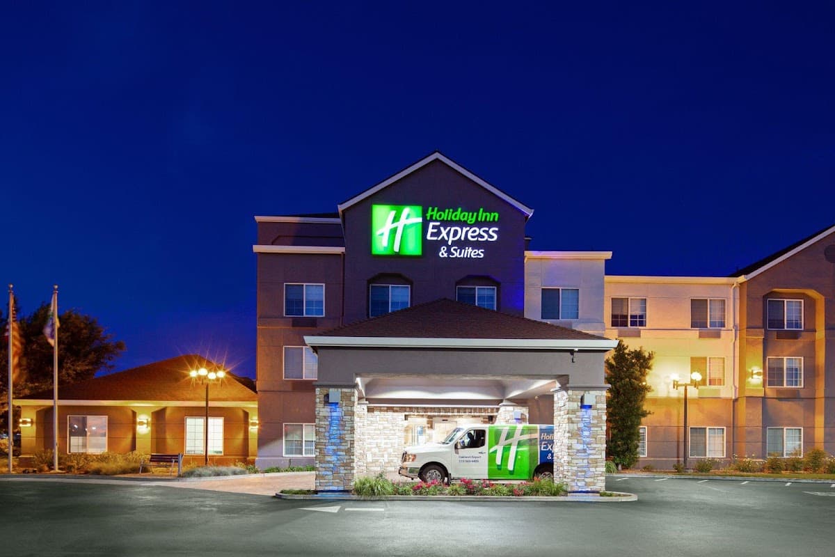 Holiday Inn Express & Suites Oakland-Airport by IHG - Airport shuttle hotel near OAK