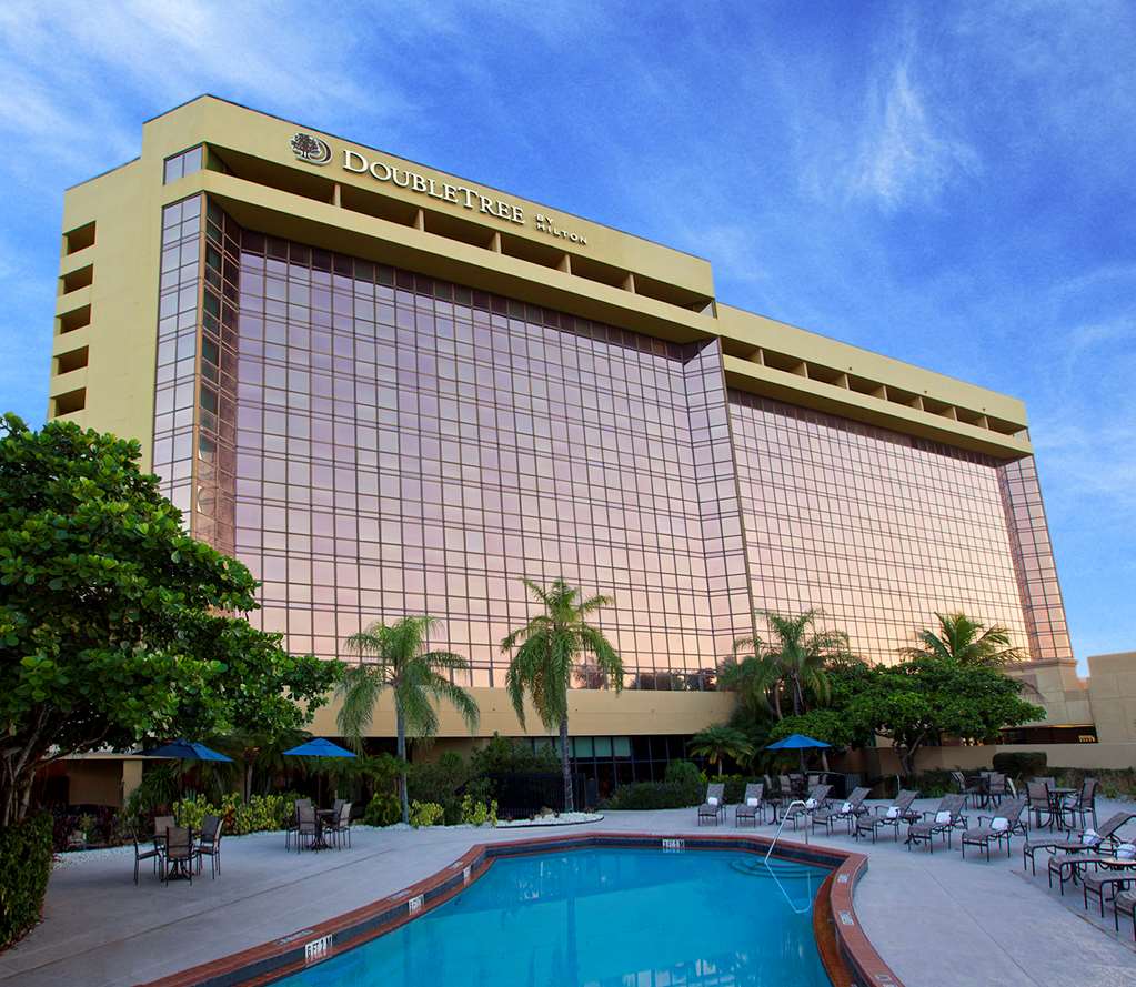 DoubleTree by Hilton Hotel Miami Airport & Convention Center - Airport shuttle hotel near MIA