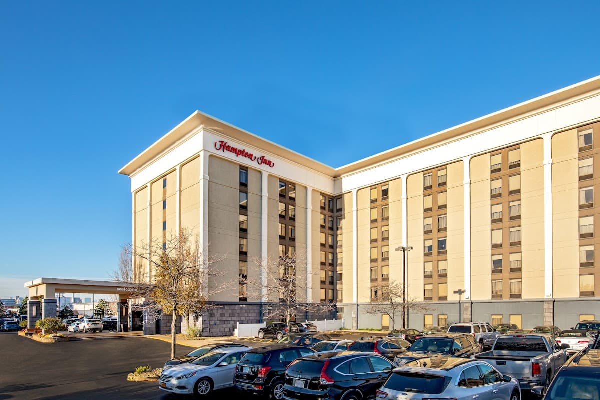 Hampton Inn Boston-Logan Airport - Airport shuttle hotel near BOS