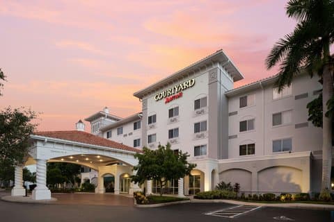 Courtyard by Marriott Fort Myers at I-75 and Gulf Coast Town Center - Airport shuttle hotel near RSW