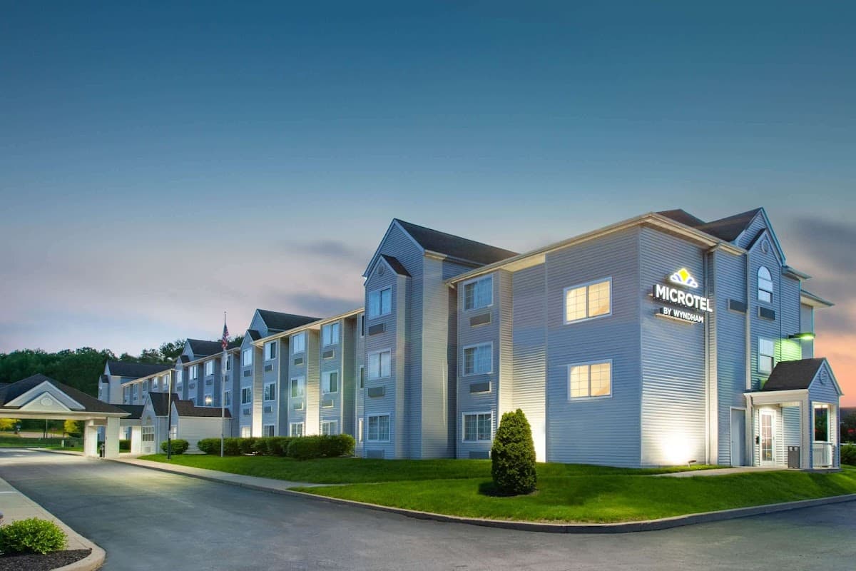 Microtel Inn & Suites by Wyndham Pittsburgh Airport - Airport shuttle hotel near PIT
