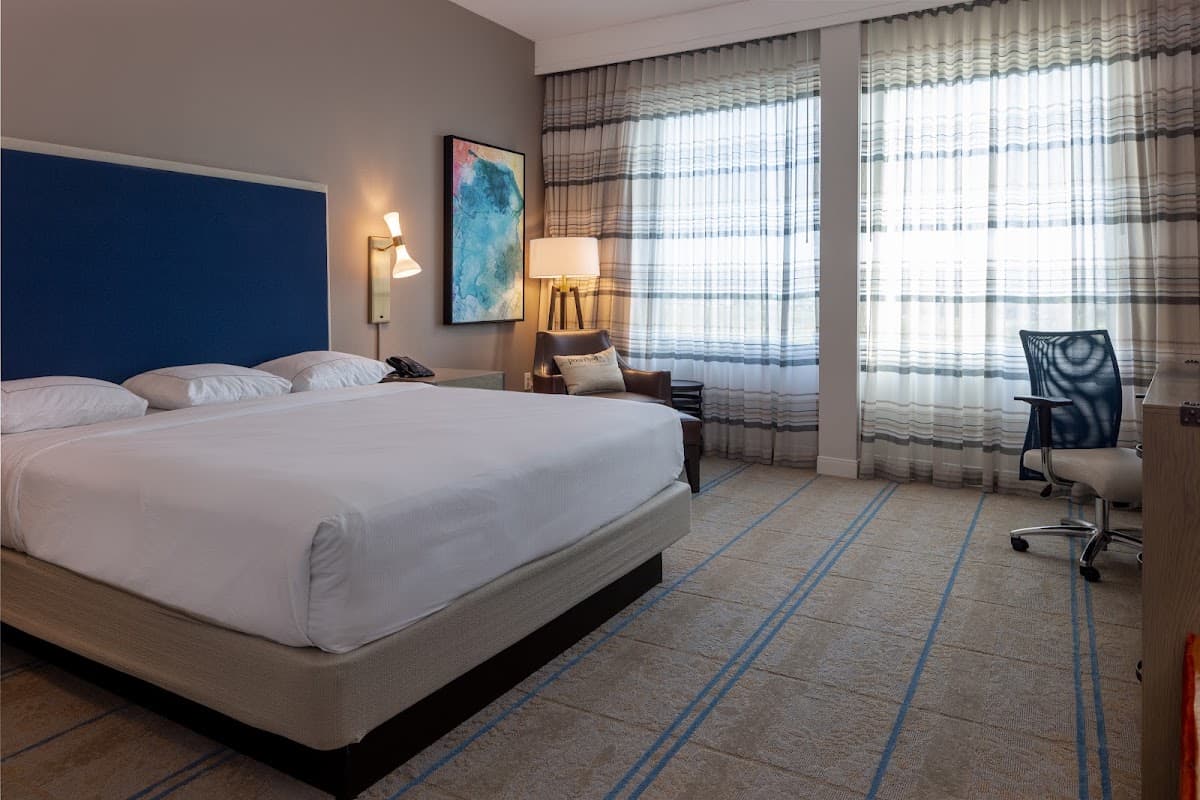 Hilton Austin Airport - Airport shuttle hotel near AUS