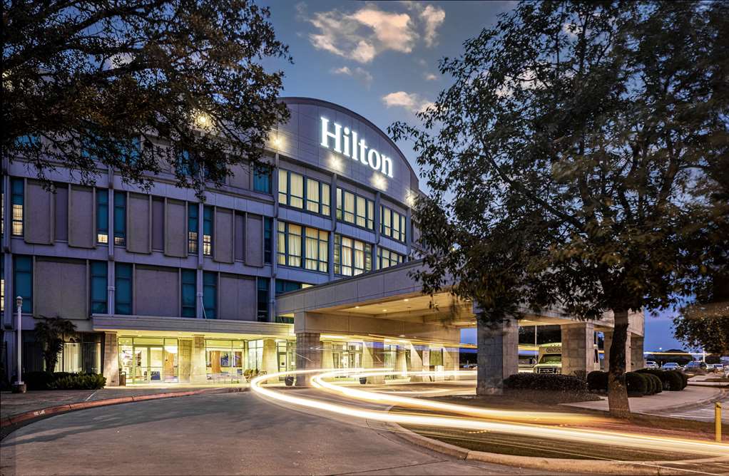 Hilton Austin Airport - Airport shuttle hotel near AUS